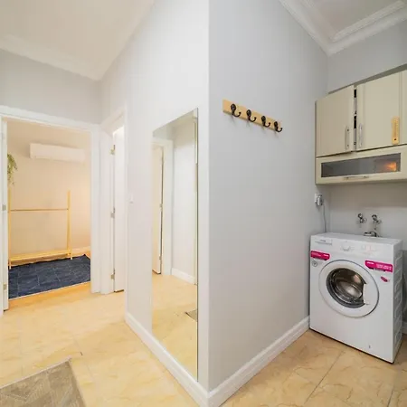 아파트 Elegant And Full Furnished Flat With Balcony *